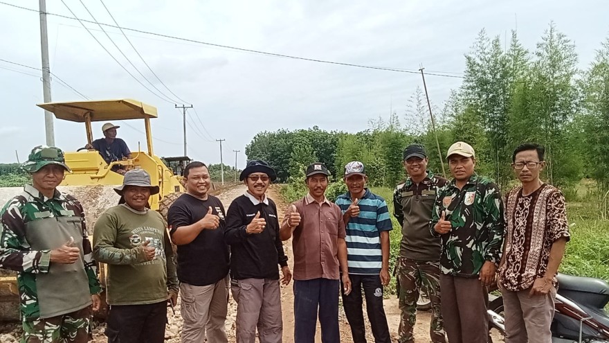 PERBAIKAN JALAN KAMPUNG BANJAR DEWA CSR PT SAI